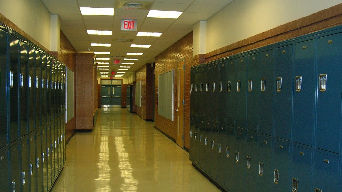 Trump autoriza redadas migratorias en escuelas, iglesias y hospitales