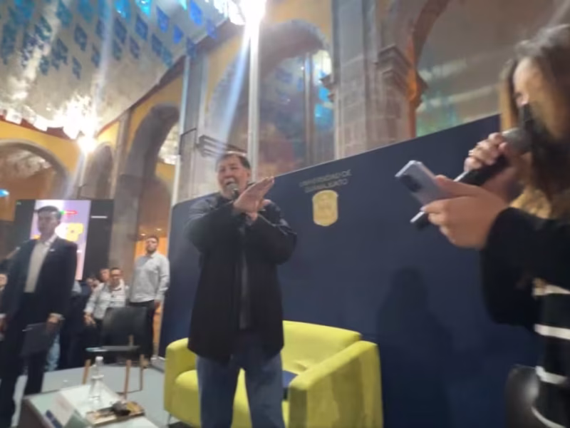 Corren a Noroña de Universidad