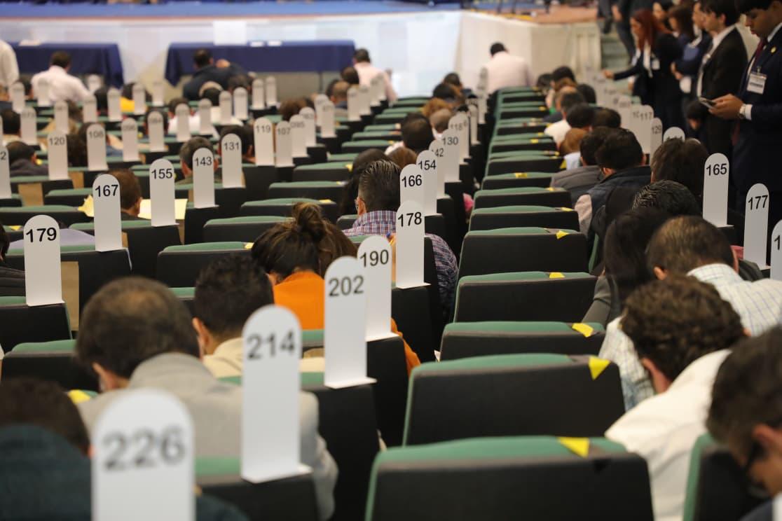 Aspirantes a notarias de Guanajuato en examen