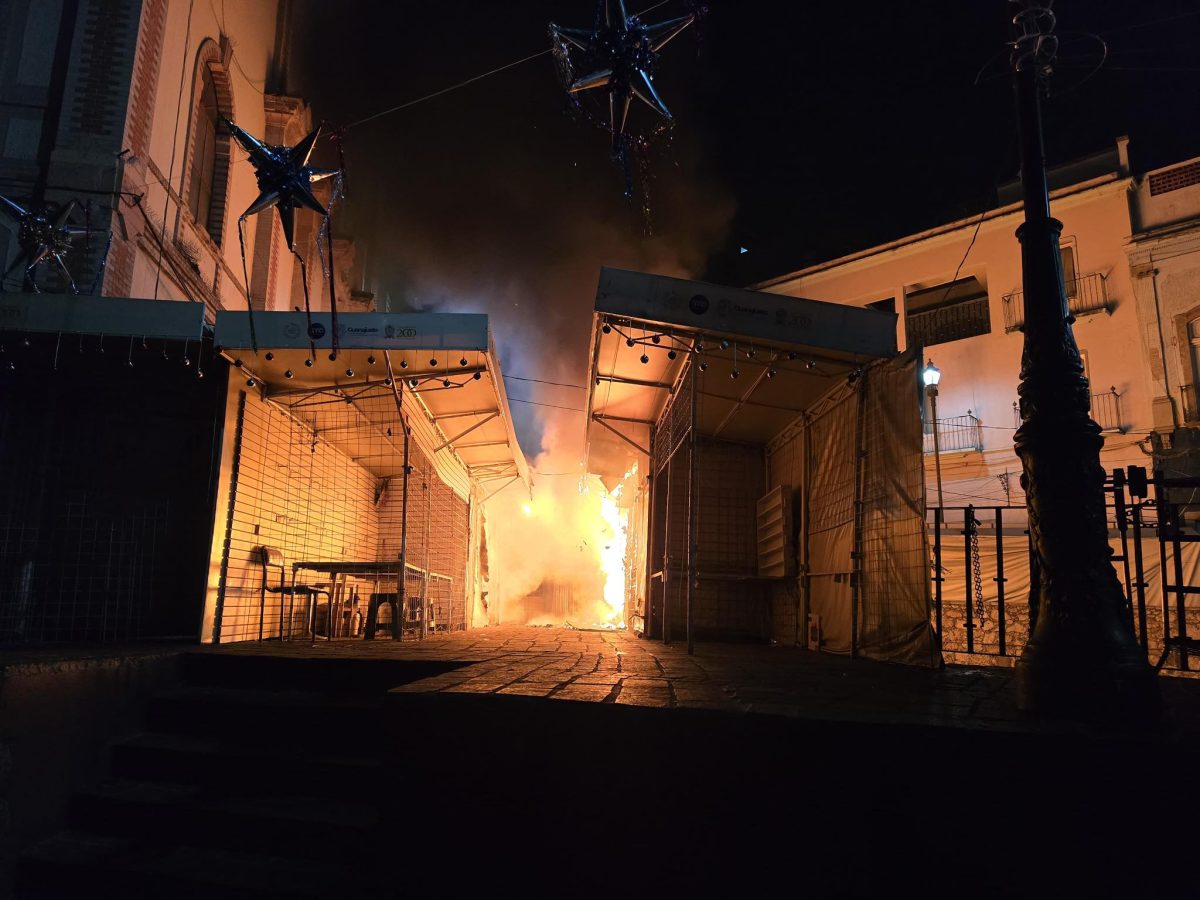 Incendio en mercado la Gavira consume 7 locales