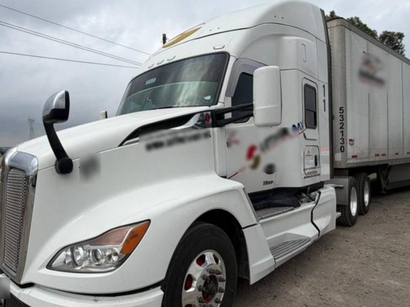 Aseguran tractocamión con 20 toneladas de ropa ilegal en San Diego de la Unión