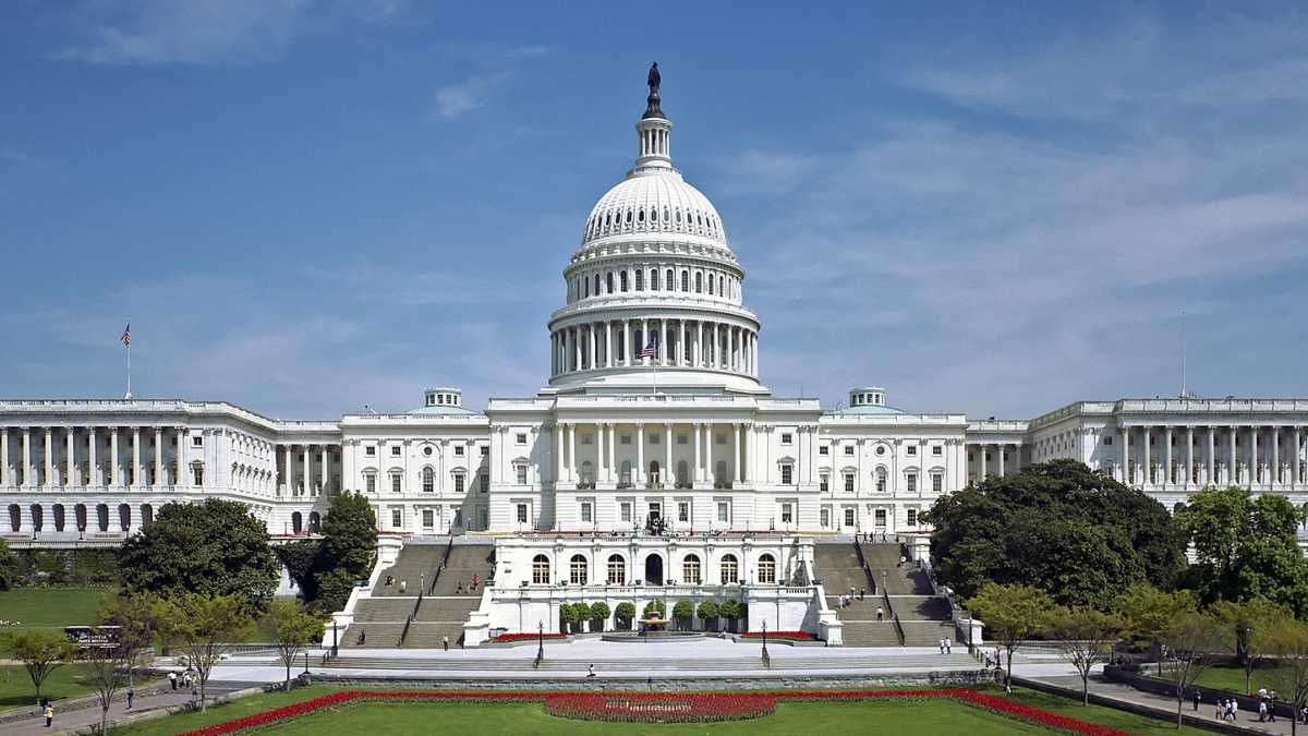 Congresistas de EU piden a Trump levantar bloqueo a Cuba por crisis humanitaria